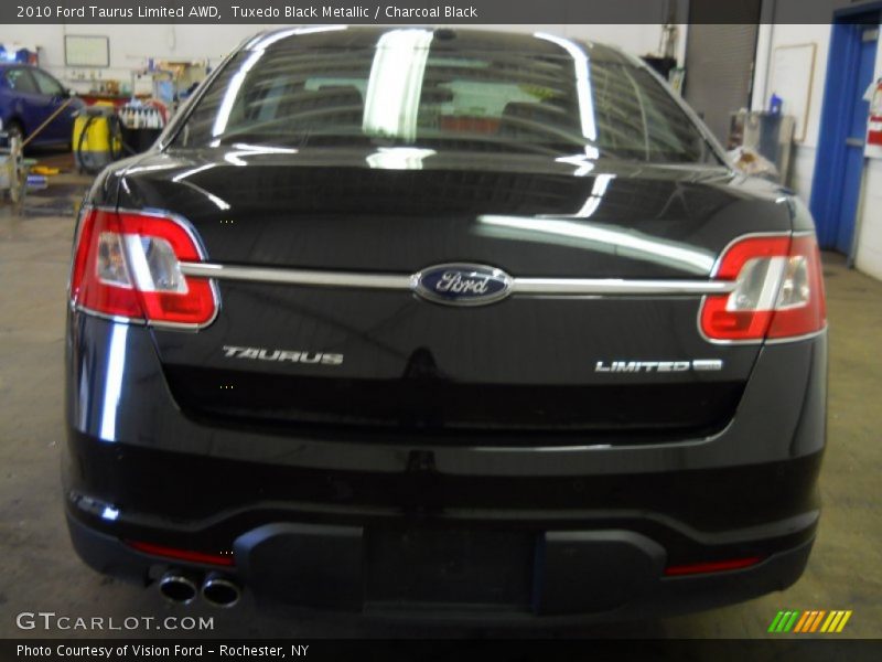 Tuxedo Black Metallic / Charcoal Black 2010 Ford Taurus Limited AWD