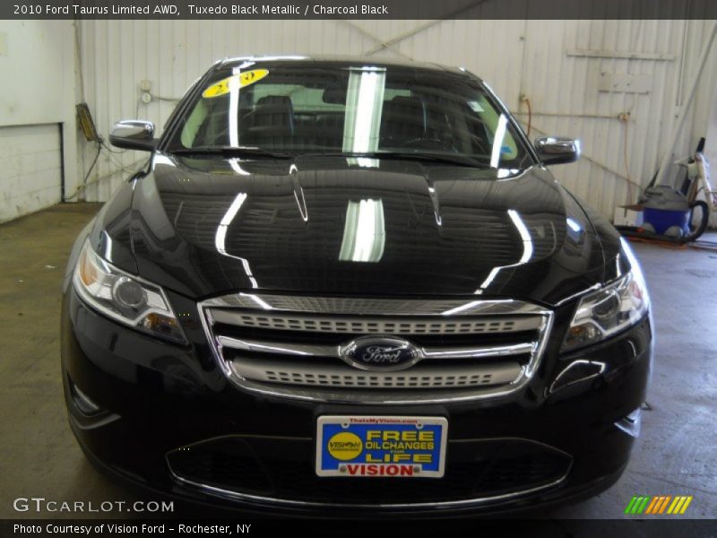 Tuxedo Black Metallic / Charcoal Black 2010 Ford Taurus Limited AWD