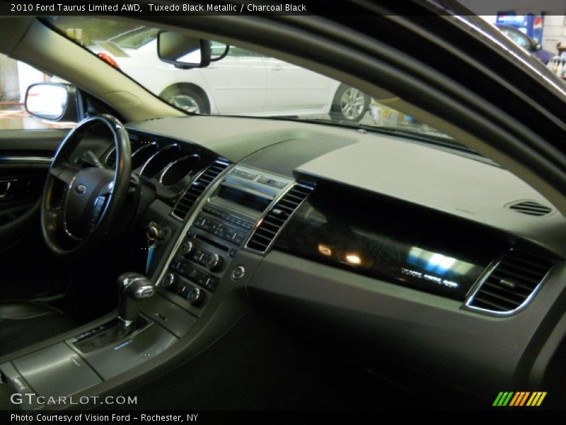 Tuxedo Black Metallic / Charcoal Black 2010 Ford Taurus Limited AWD