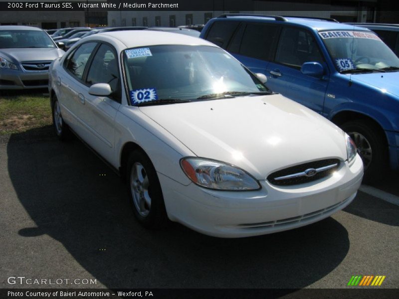 Vibrant White / Medium Parchment 2002 Ford Taurus SES