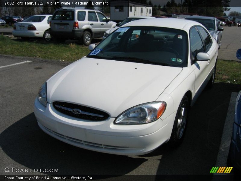 Vibrant White / Medium Parchment 2002 Ford Taurus SES