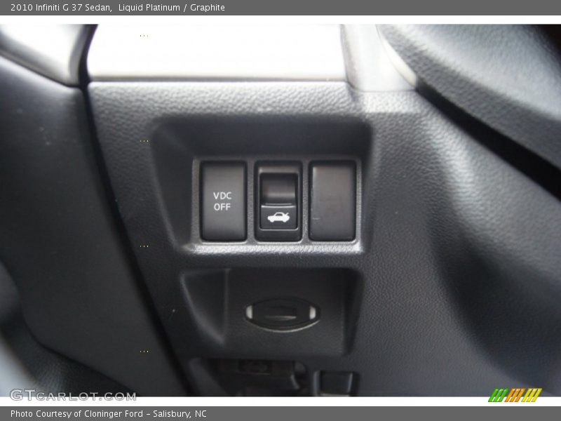 Liquid Platinum / Graphite 2010 Infiniti G 37 Sedan