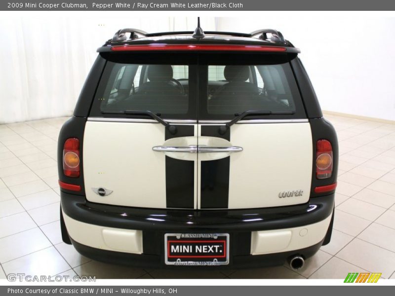 Pepper White / Ray Cream White Leather/Black Cloth 2009 Mini Cooper Clubman