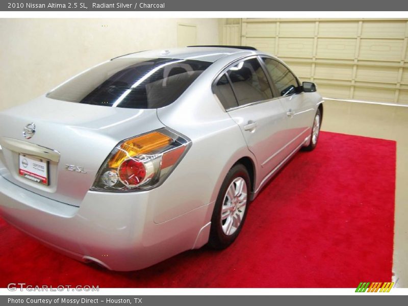 Radiant Silver / Charcoal 2010 Nissan Altima 2.5 SL
