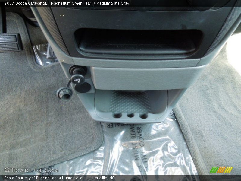 Magnesium Green Pearl / Medium Slate Gray 2007 Dodge Caravan SE