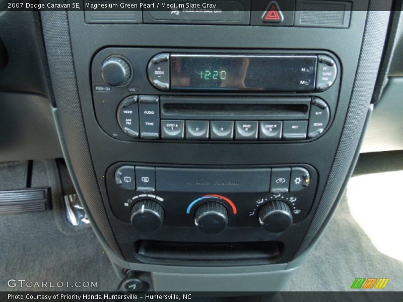 Magnesium Green Pearl / Medium Slate Gray 2007 Dodge Caravan SE