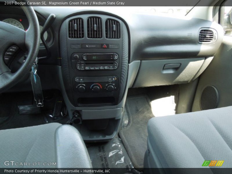 Magnesium Green Pearl / Medium Slate Gray 2007 Dodge Caravan SE