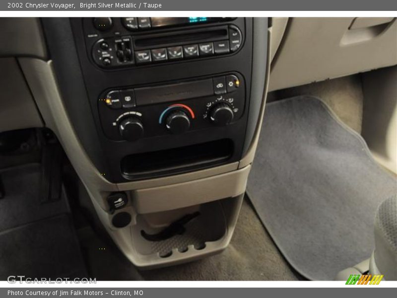 Bright Silver Metallic / Taupe 2002 Chrysler Voyager
