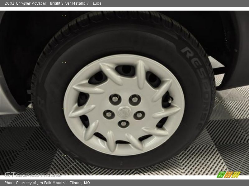 Bright Silver Metallic / Taupe 2002 Chrysler Voyager