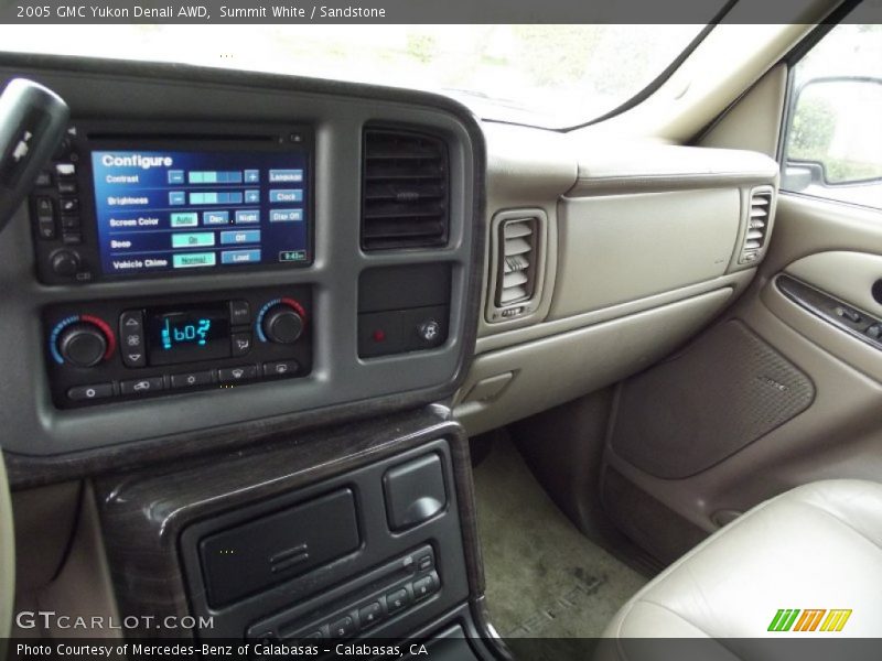 Summit White / Sandstone 2005 GMC Yukon Denali AWD