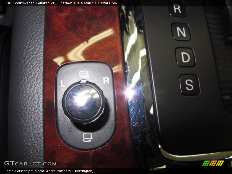 Shadow Blue Metallic / Kristal Grey 2005 Volkswagen Touareg V8