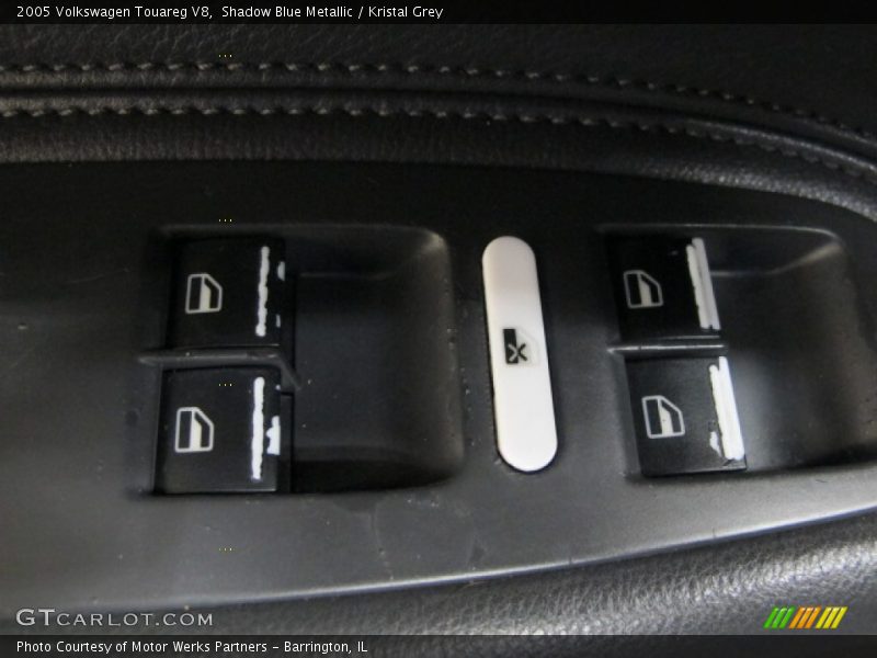 Shadow Blue Metallic / Kristal Grey 2005 Volkswagen Touareg V8