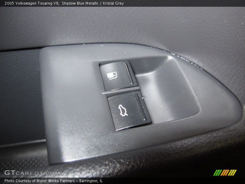 Shadow Blue Metallic / Kristal Grey 2005 Volkswagen Touareg V8