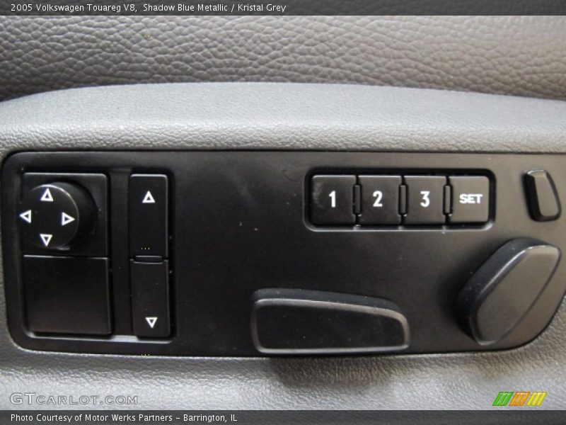 Shadow Blue Metallic / Kristal Grey 2005 Volkswagen Touareg V8