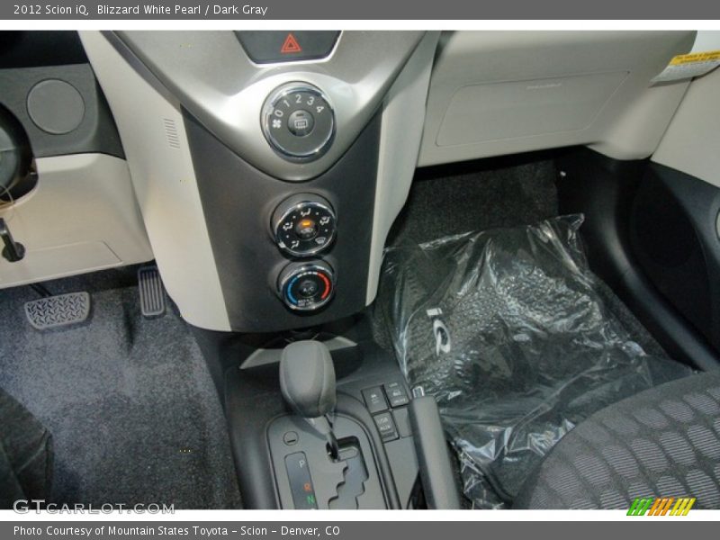 Blizzard White Pearl / Dark Gray 2012 Scion iQ