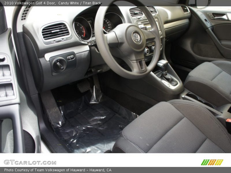 Candy White / Titan Black 2010 Volkswagen Golf 4 Door