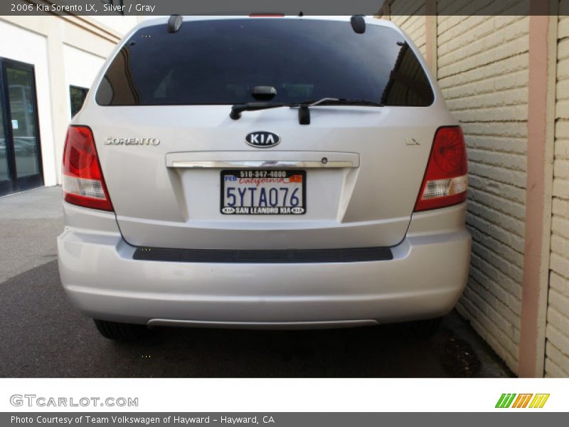 Silver / Gray 2006 Kia Sorento LX