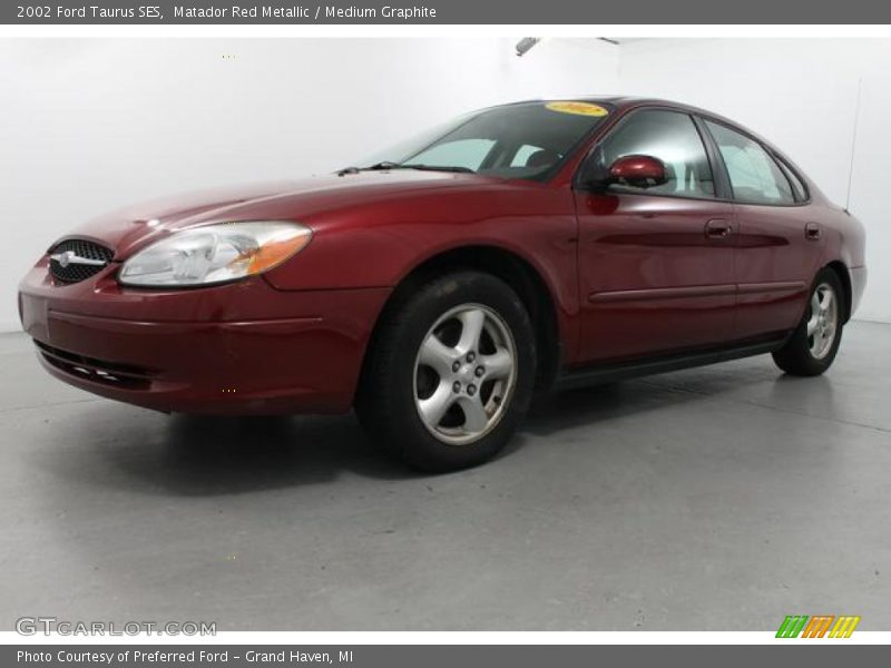 Matador Red Metallic / Medium Graphite 2002 Ford Taurus SES