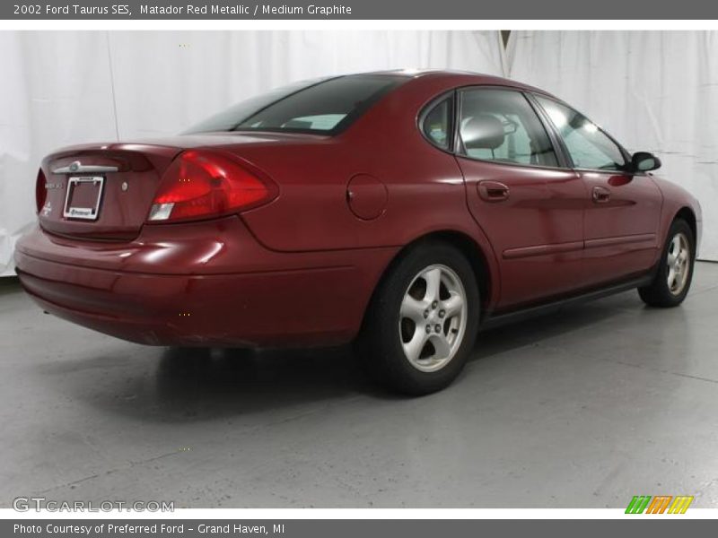 Matador Red Metallic / Medium Graphite 2002 Ford Taurus SES