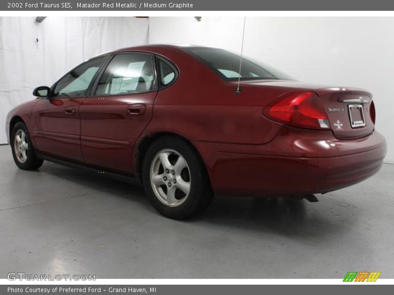 Matador Red Metallic / Medium Graphite 2002 Ford Taurus SES