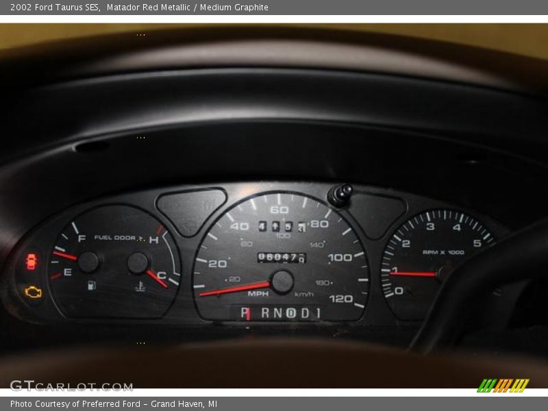Matador Red Metallic / Medium Graphite 2002 Ford Taurus SES