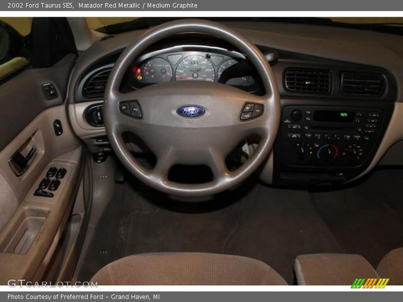Matador Red Metallic / Medium Graphite 2002 Ford Taurus SES