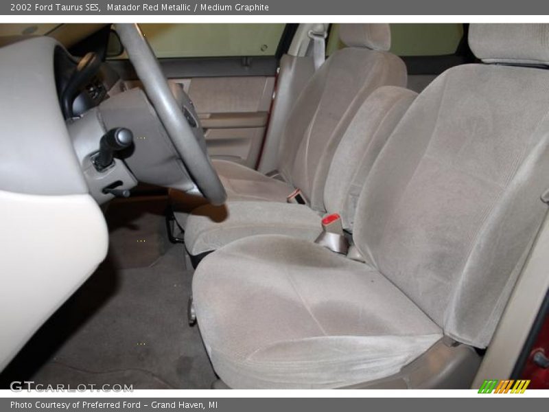 Matador Red Metallic / Medium Graphite 2002 Ford Taurus SES