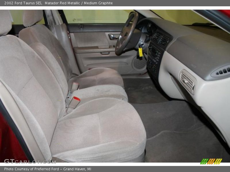 Matador Red Metallic / Medium Graphite 2002 Ford Taurus SES