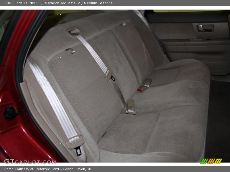 Matador Red Metallic / Medium Graphite 2002 Ford Taurus SES