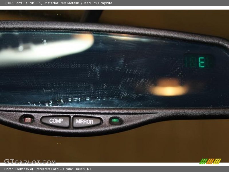 Matador Red Metallic / Medium Graphite 2002 Ford Taurus SES