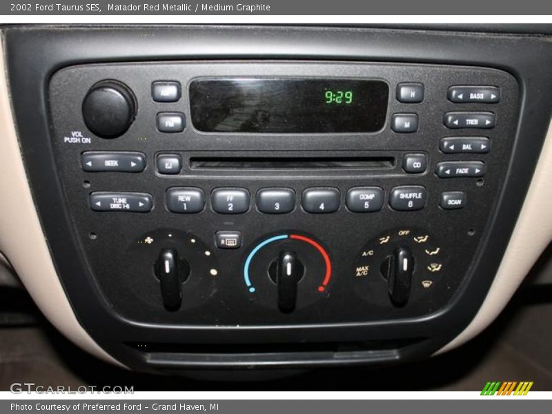 Matador Red Metallic / Medium Graphite 2002 Ford Taurus SES