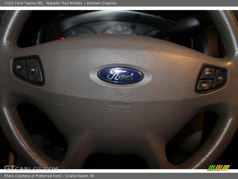 Matador Red Metallic / Medium Graphite 2002 Ford Taurus SES