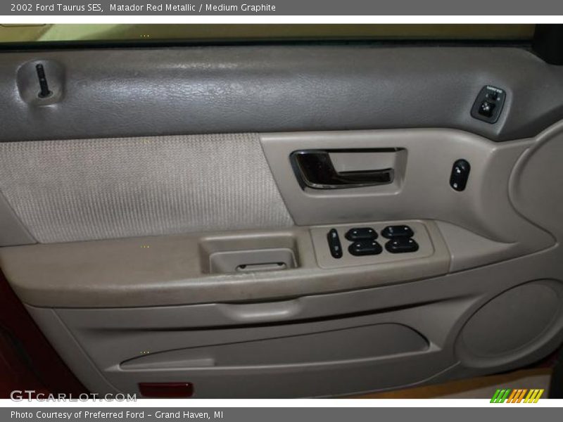 Matador Red Metallic / Medium Graphite 2002 Ford Taurus SES