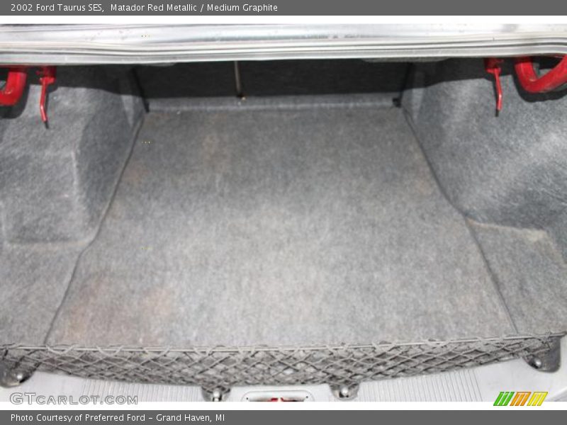 Matador Red Metallic / Medium Graphite 2002 Ford Taurus SES