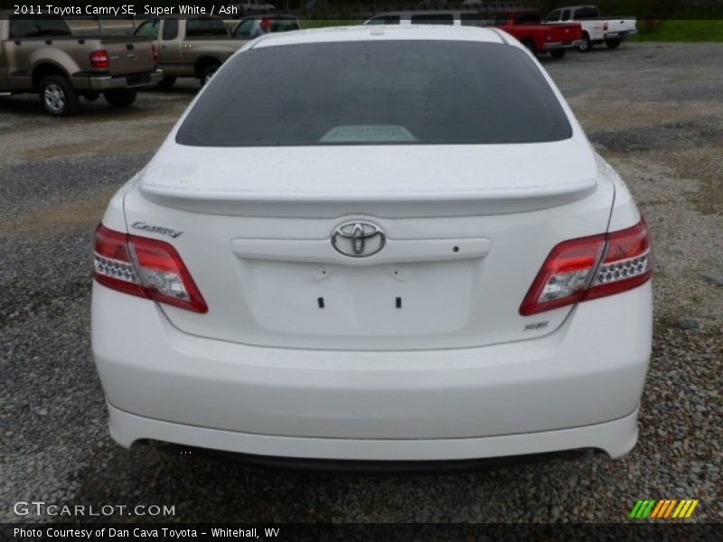 Super White / Ash 2011 Toyota Camry SE