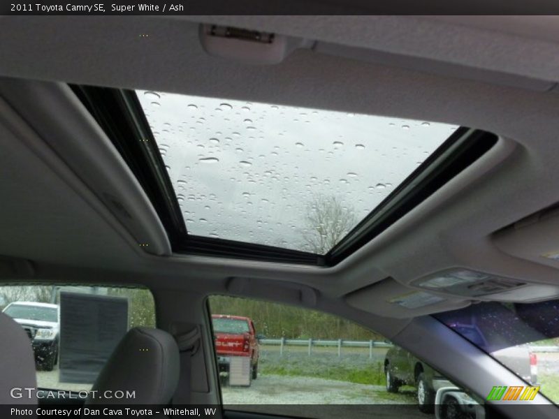 Super White / Ash 2011 Toyota Camry SE