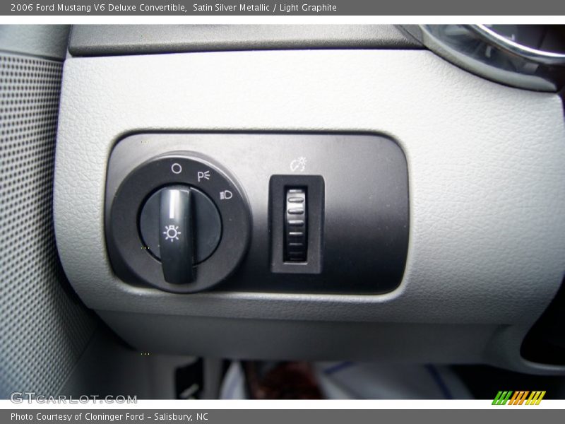 Satin Silver Metallic / Light Graphite 2006 Ford Mustang V6 Deluxe Convertible