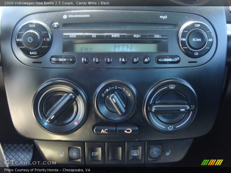 Candy White / Black 2009 Volkswagen New Beetle 2.5 Coupe
