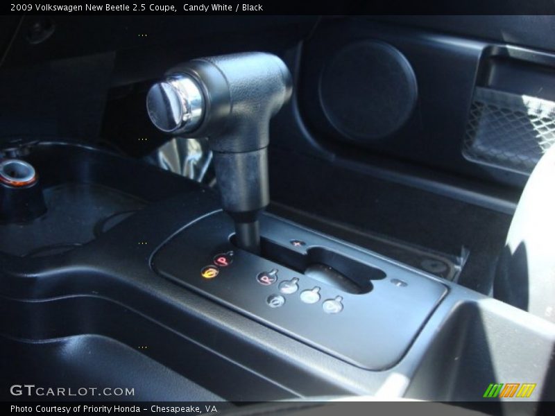 Candy White / Black 2009 Volkswagen New Beetle 2.5 Coupe
