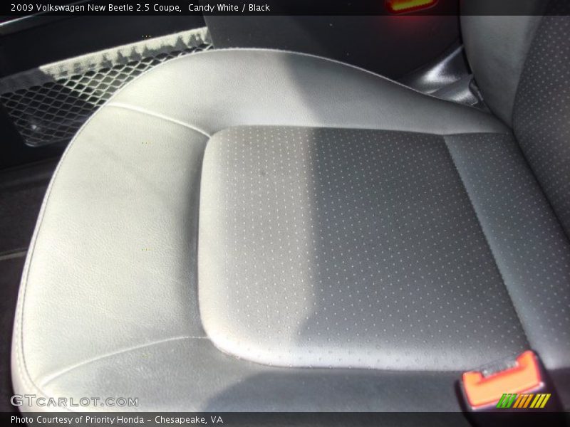 Candy White / Black 2009 Volkswagen New Beetle 2.5 Coupe