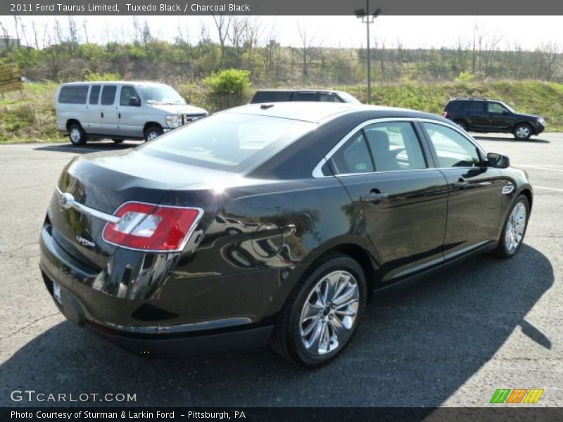 Tuxedo Black / Charcoal Black 2011 Ford Taurus Limited