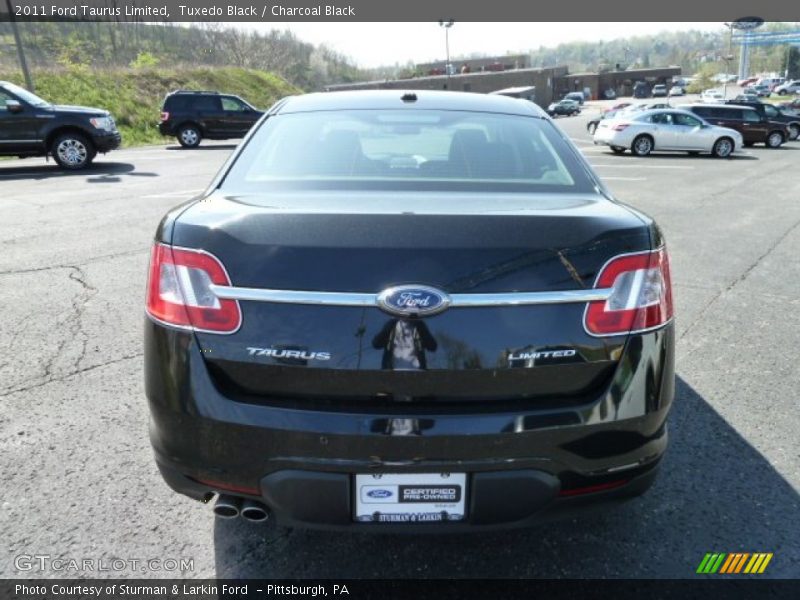 Tuxedo Black / Charcoal Black 2011 Ford Taurus Limited