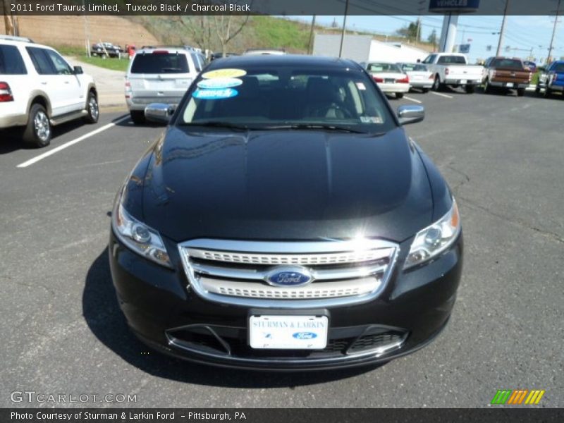 Tuxedo Black / Charcoal Black 2011 Ford Taurus Limited