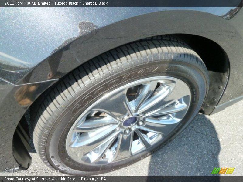 Tuxedo Black / Charcoal Black 2011 Ford Taurus Limited