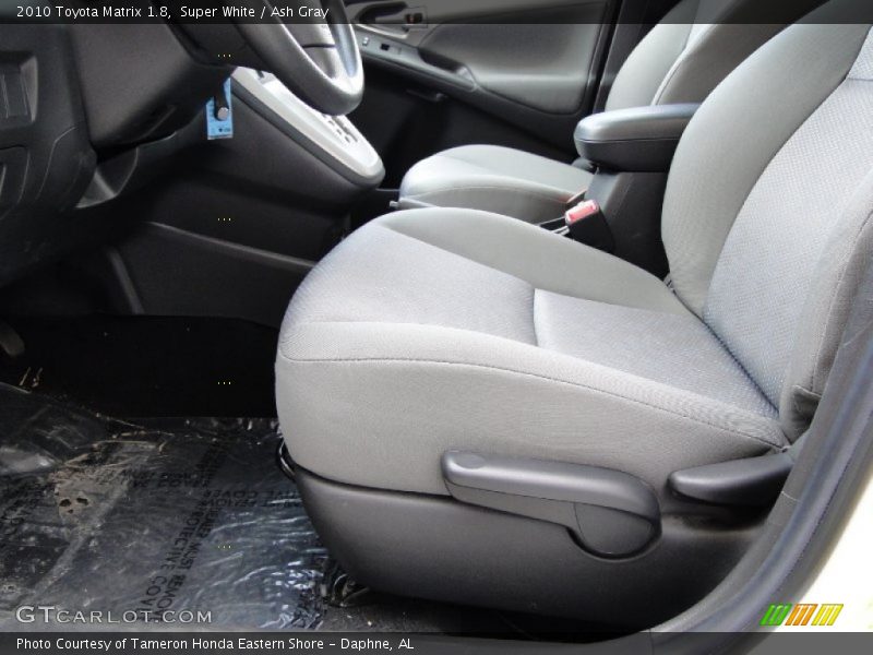 Super White / Ash Gray 2010 Toyota Matrix 1.8