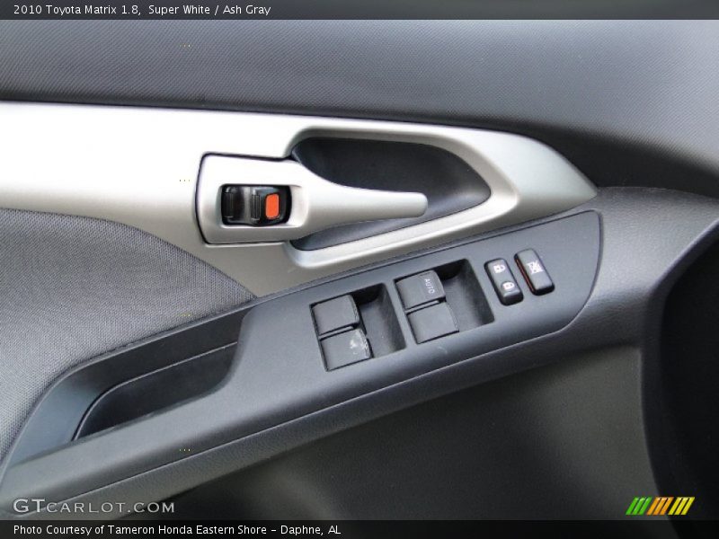 Super White / Ash Gray 2010 Toyota Matrix 1.8