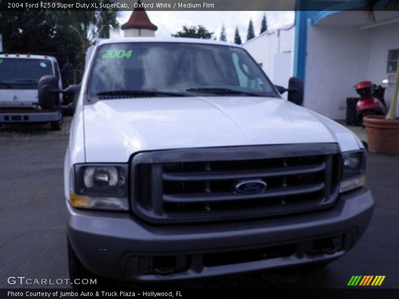 Oxford White / Medium Flint 2004 Ford F250 Super Duty XL SuperCab