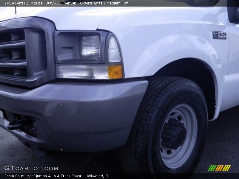 Oxford White / Medium Flint 2004 Ford F250 Super Duty XL SuperCab