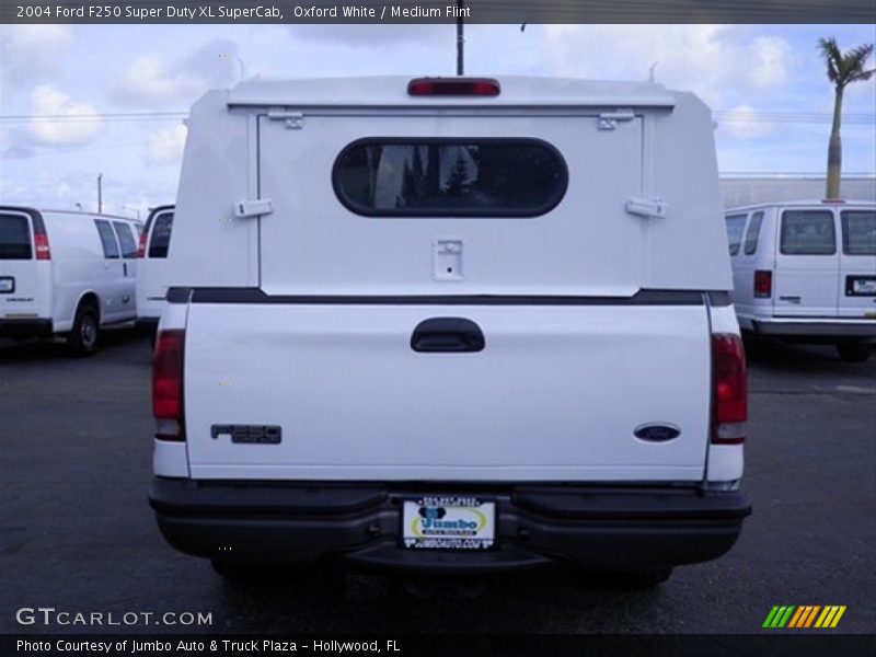 Oxford White / Medium Flint 2004 Ford F250 Super Duty XL SuperCab