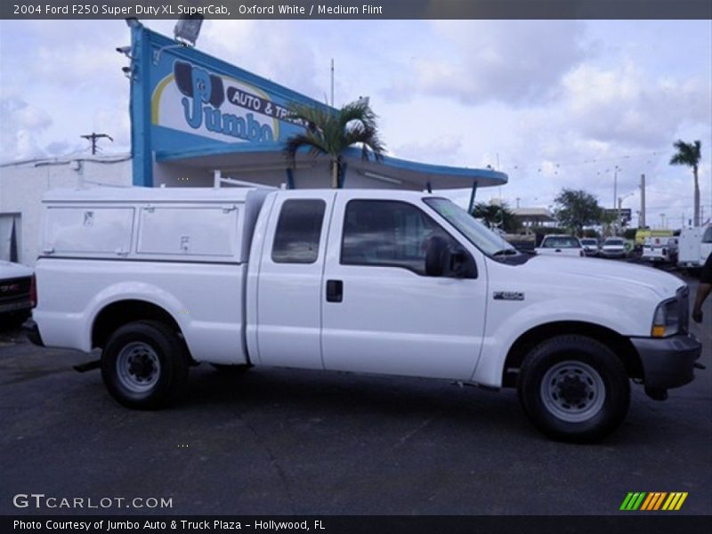 Oxford White / Medium Flint 2004 Ford F250 Super Duty XL SuperCab